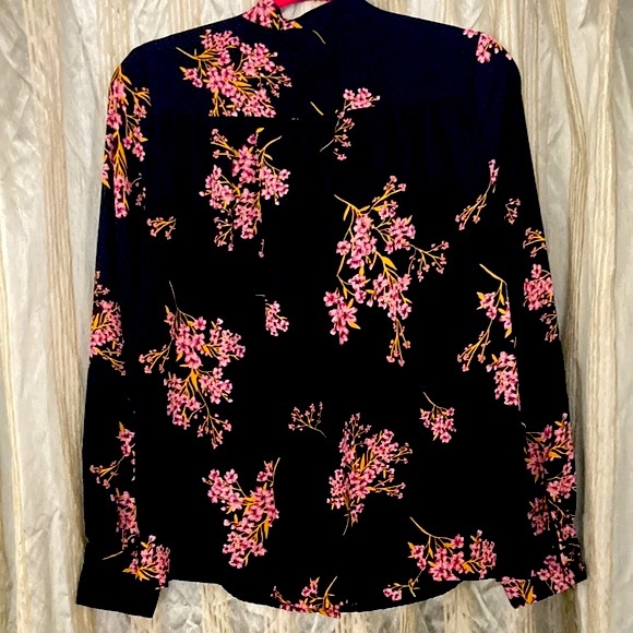 Who What Wear black floral collarless button-down w/ ruffle - Picture 4 of 5